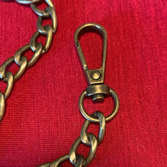 Elegant Gold Chain Accessory - Picture 3 of 4